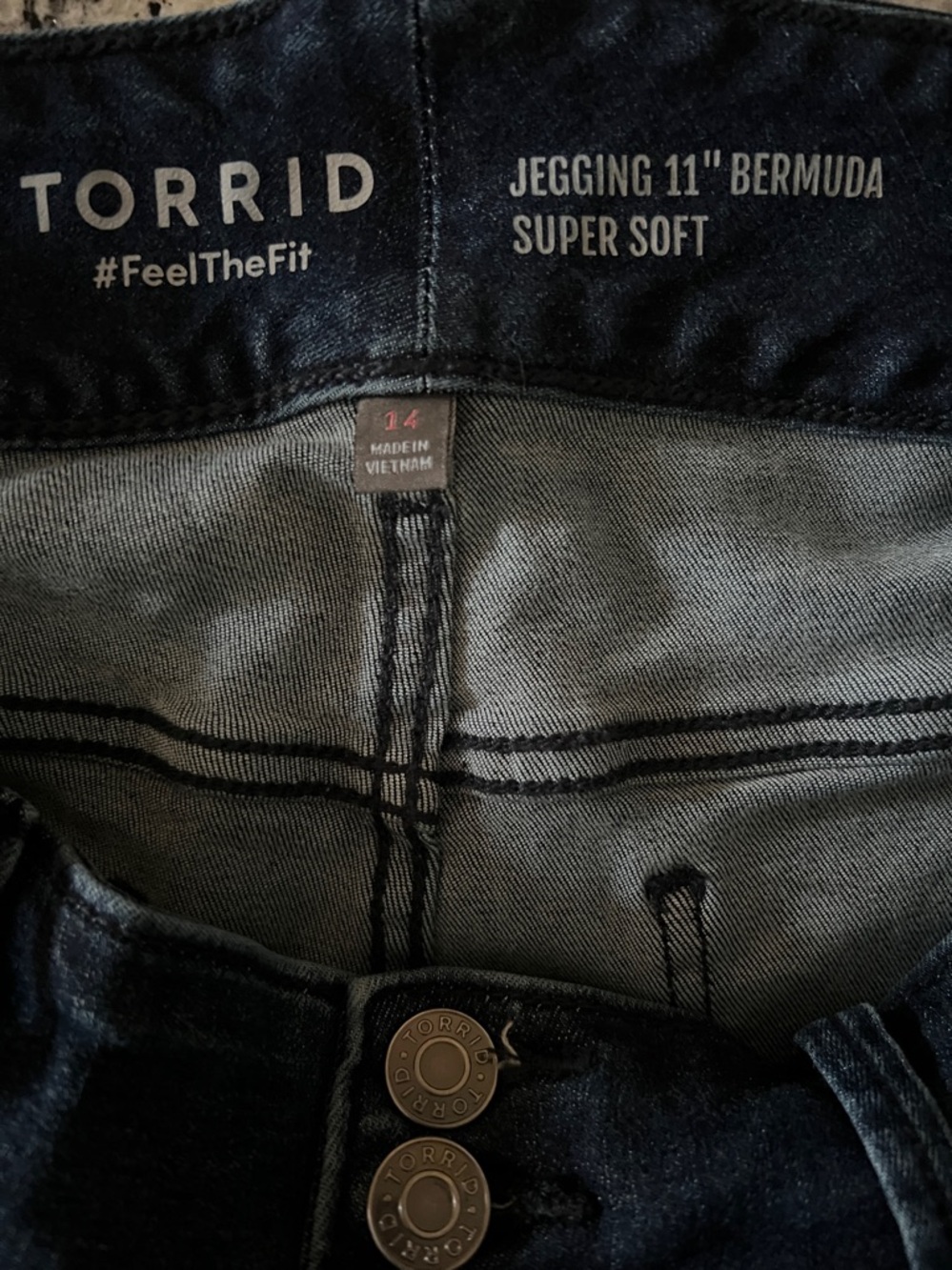 Torrid 11” Bermuda Jean Shorts Size 14 - Picture 3 of 5